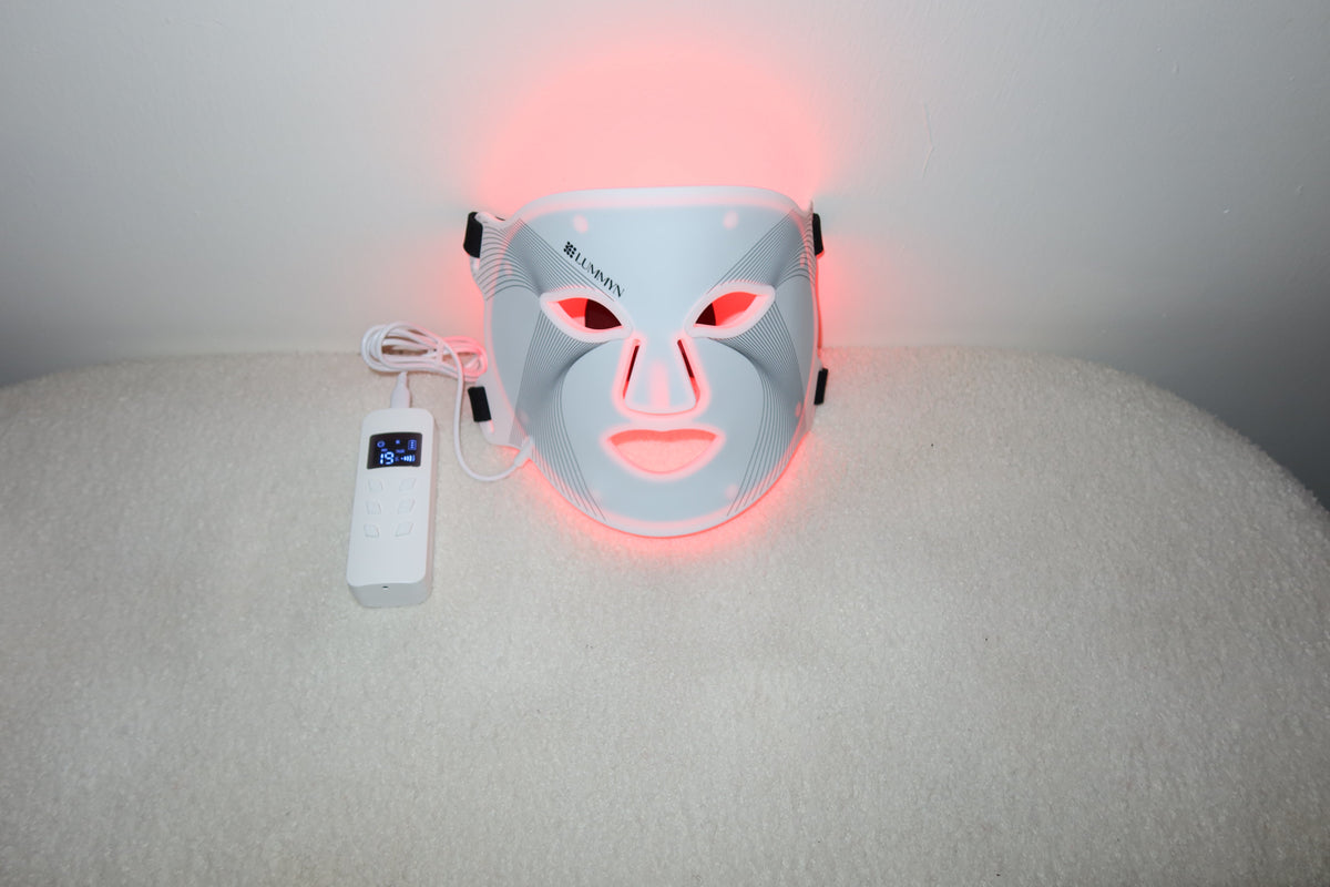 How LUMMYN LED Mask Helps with Acne and Blemishes